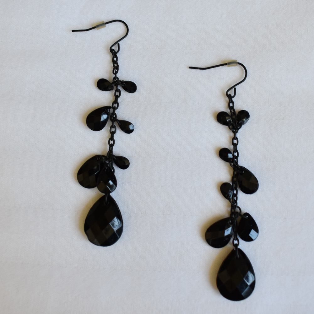 BLACK STONE DROP DOWN EARRINGS
